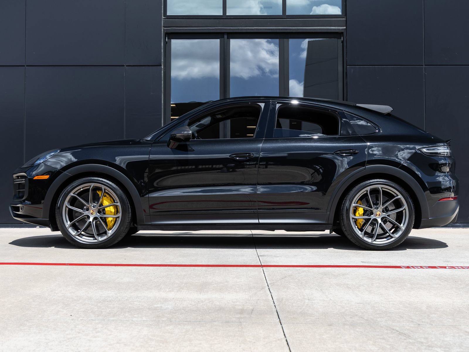 Certified 2023 Porsche Cayenne Turbo GT AWD/4WD image 2