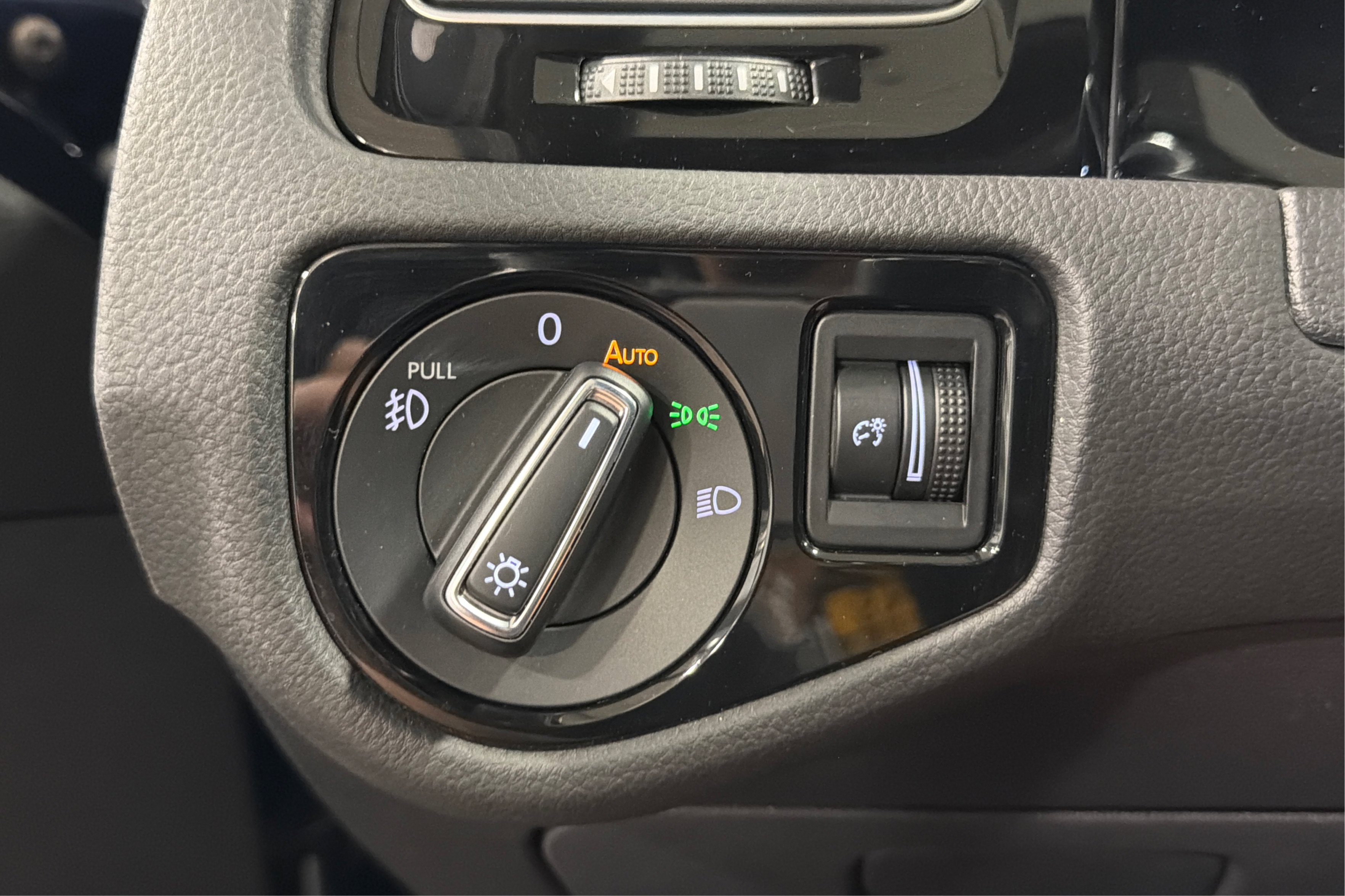 Used 2018 Volkswagen GTI S FWD image 21