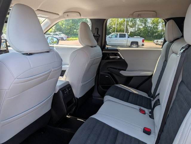 New 2026 Mitsubishi Outlander SE AWD/4WD image 5