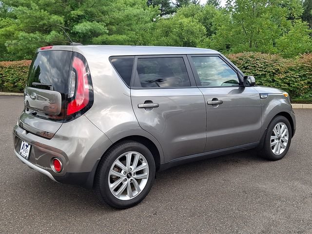 Used 2017 Kia Soul + FWD image 6