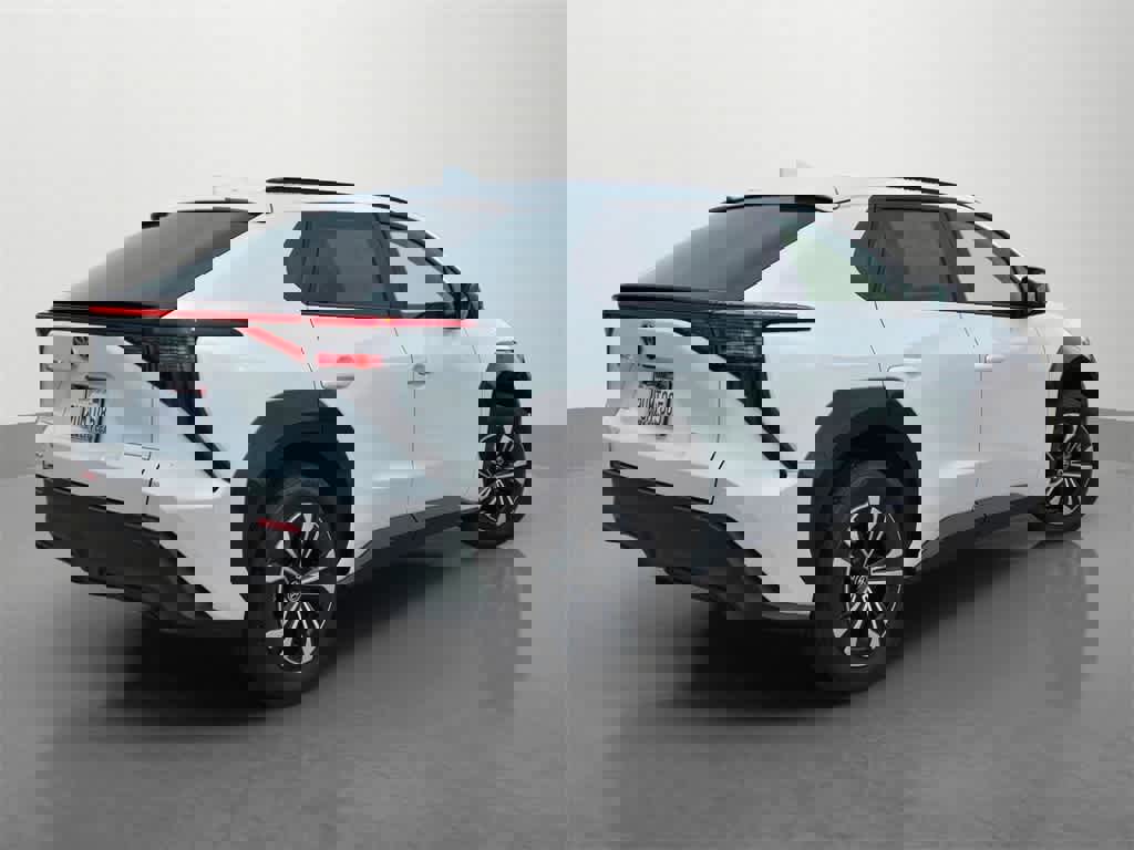 Used 2025 Toyota bZ4X XLE image 6