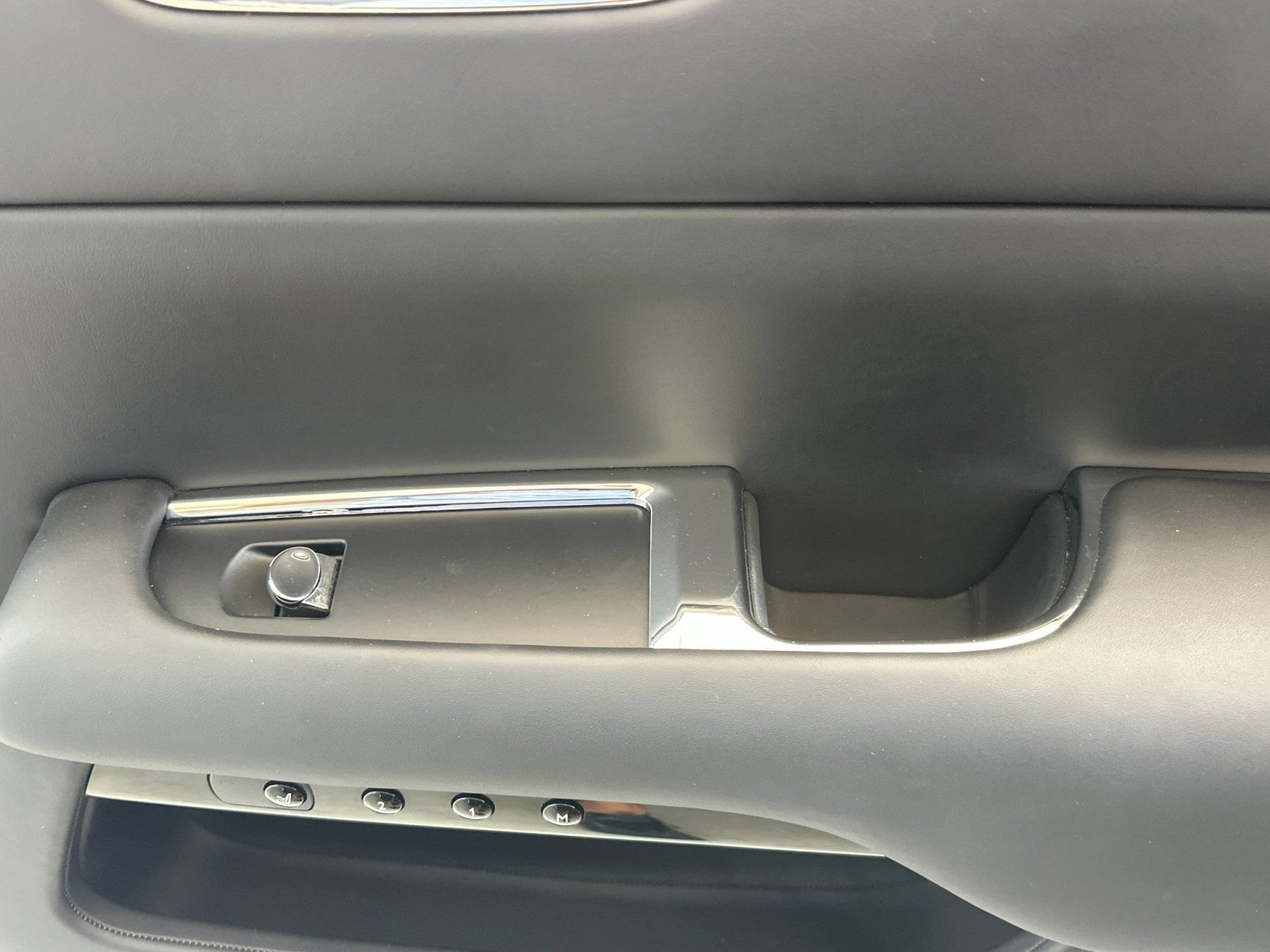 Certified 2019 Rolls-Royce Dawn RWD image 17