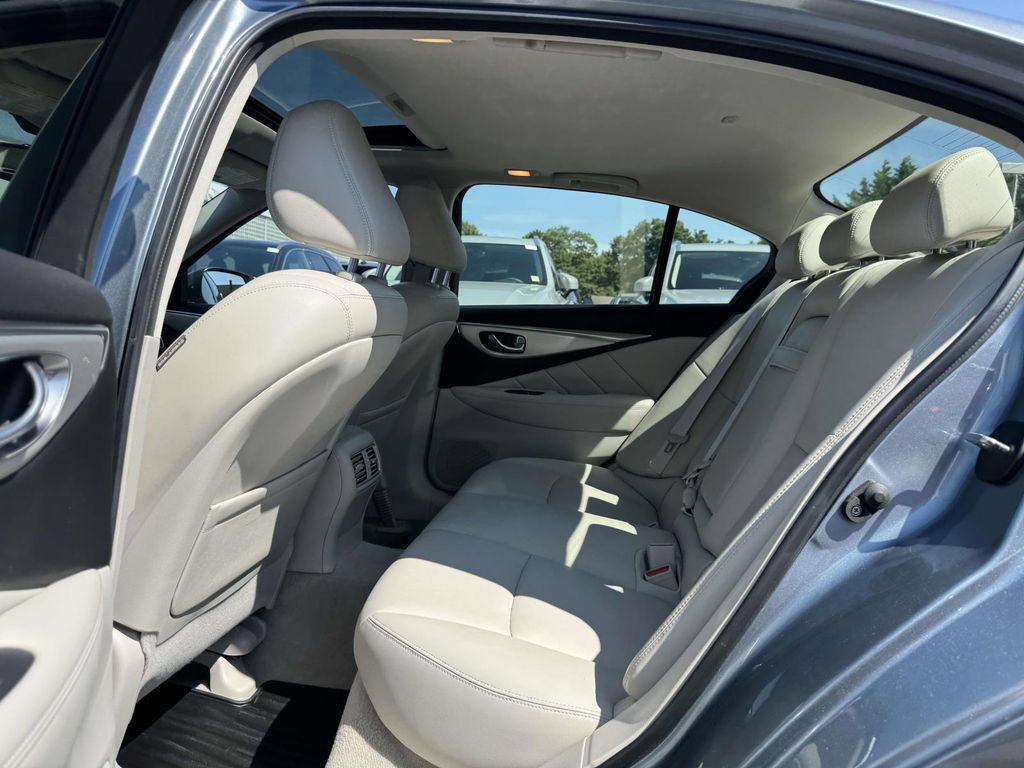 Used 2019 INFINITI Q50 Luxe w/ Essential Package (3.0T Luxe) AWD/4WD image 13