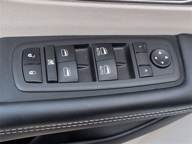 Used 2024 Chrysler Pacifica Touring-L image 15