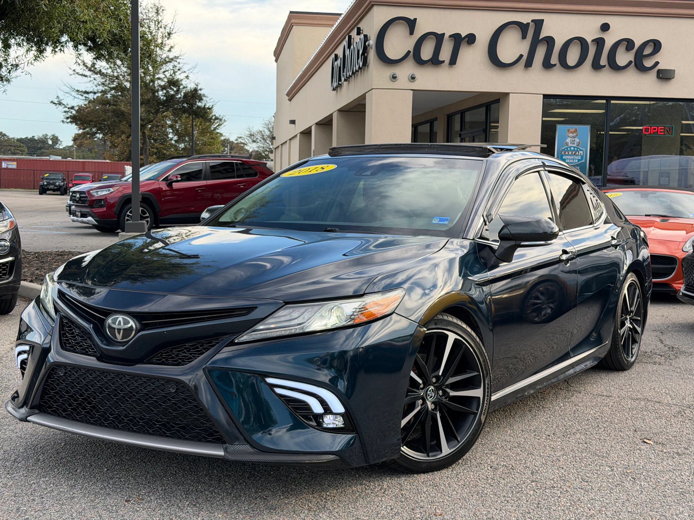 Used 2018 Toyota Camry XSE FWD image 1