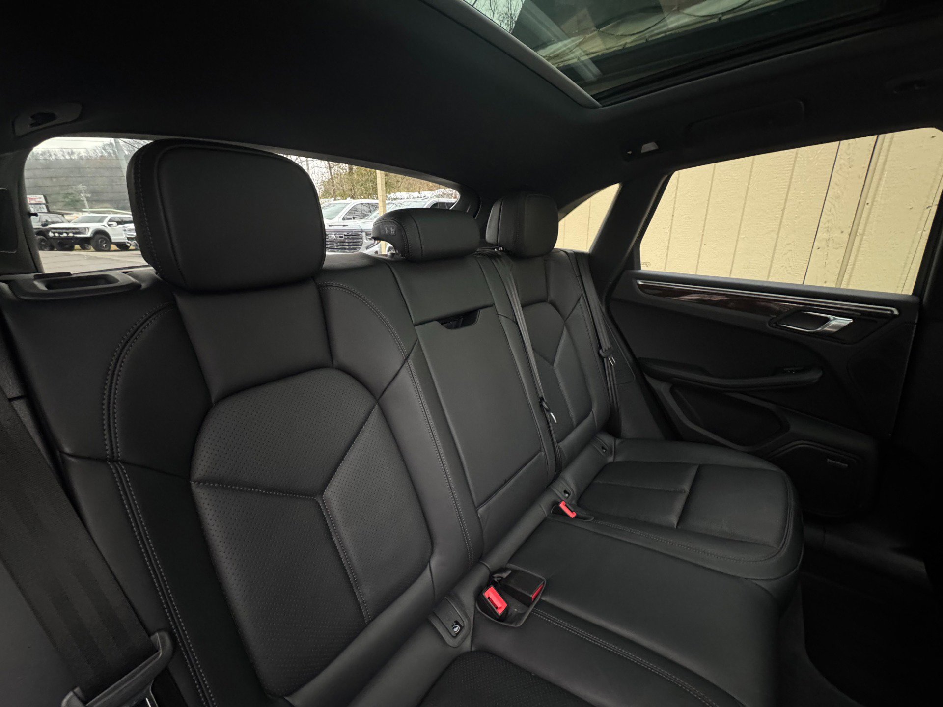 Used 2024 Porsche Macan image 36