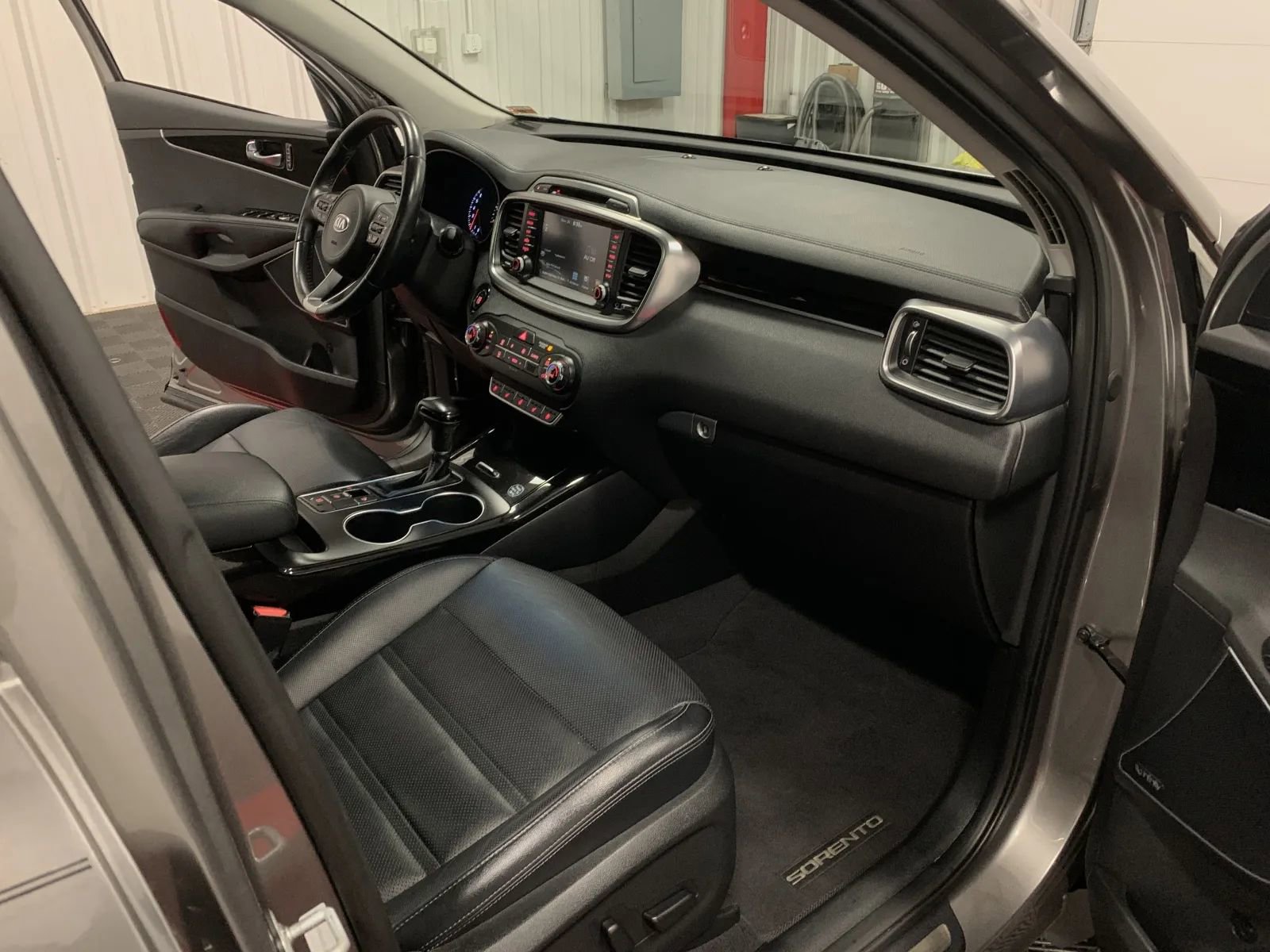 Used 2018 Kia Sorento SX image 51