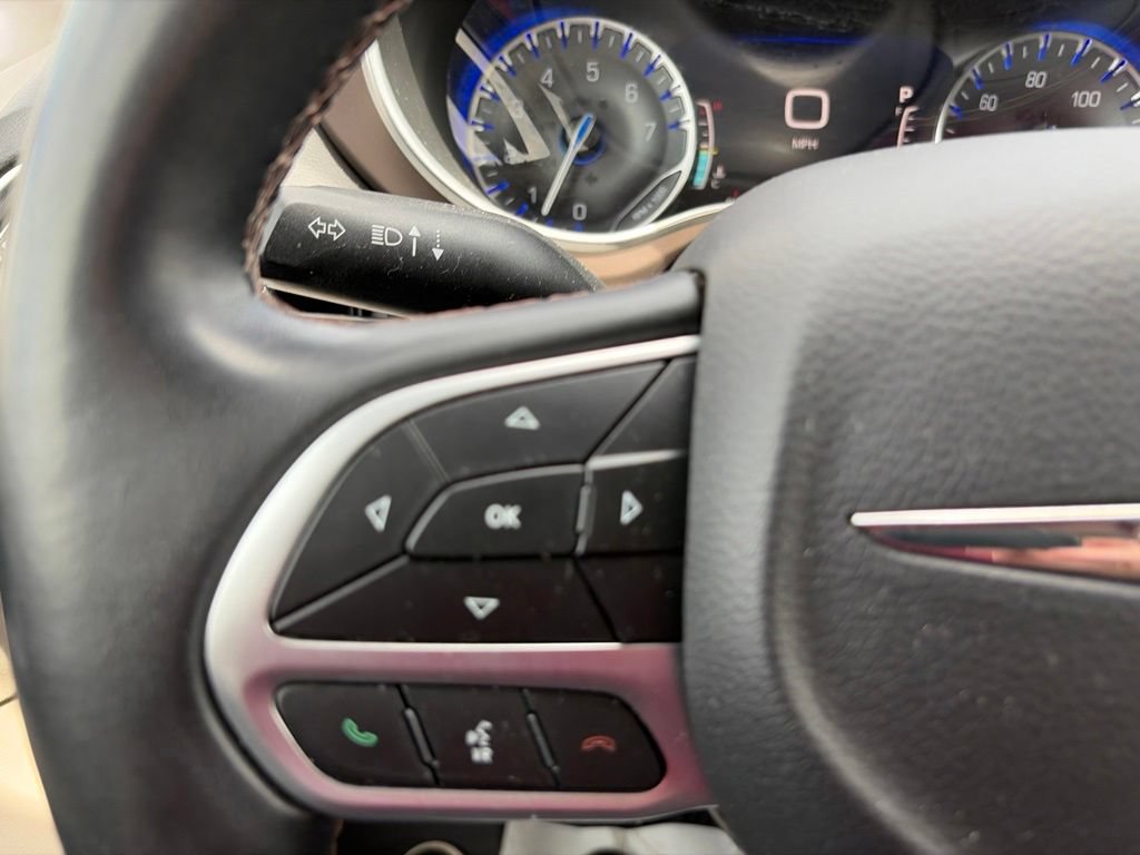 Used 2018 Chrysler Pacifica Touring-L Plus FWD image 32