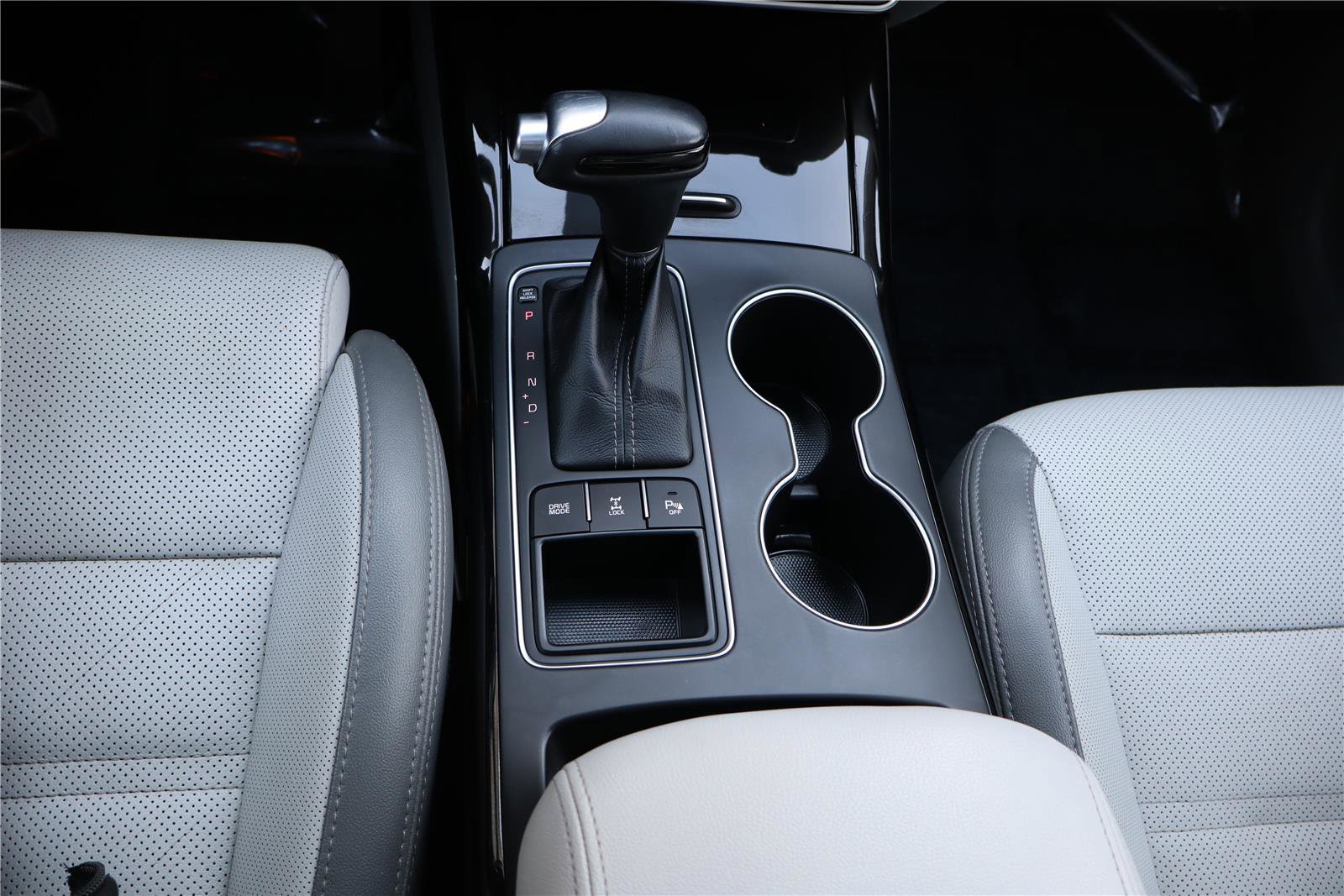 Used 2017 Kia Sorento SX image 23