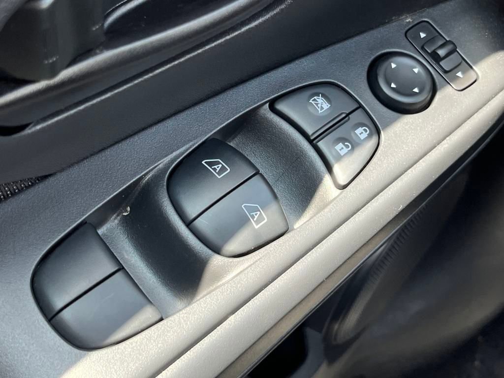 New 2025 Nissan Kicks Play S image 18