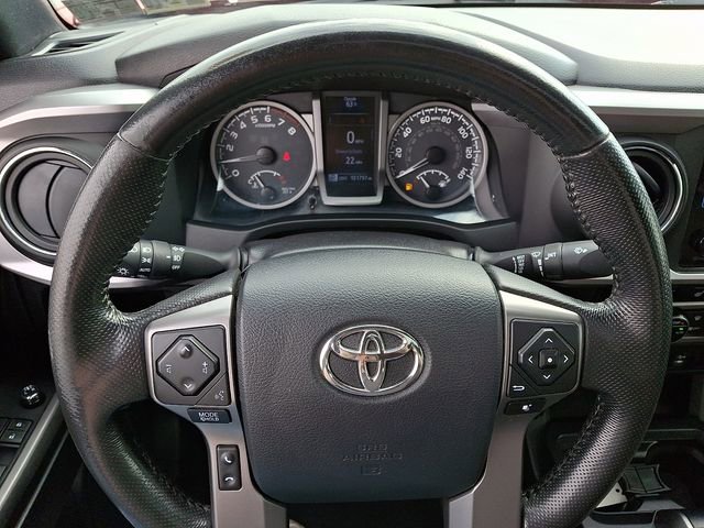 Used 2016 Toyota Tacoma Limited w/ Towing Package image 20