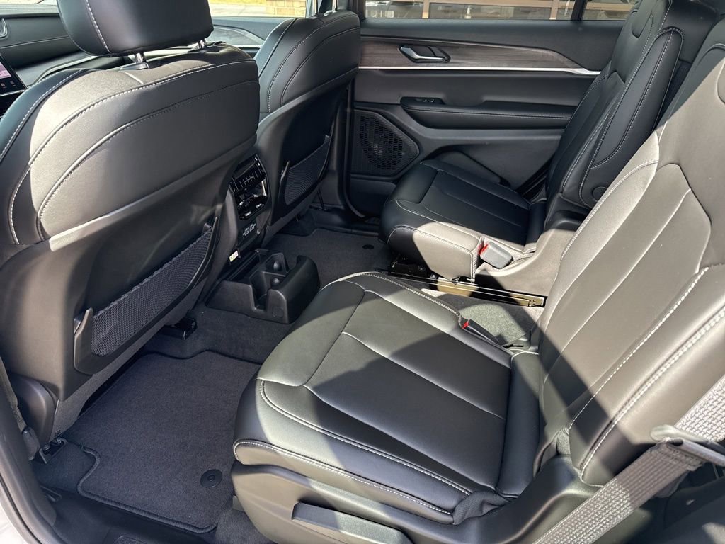 New 2025 Jeep Grand Cherokee L Limited w/ Black Appearance Package image 12