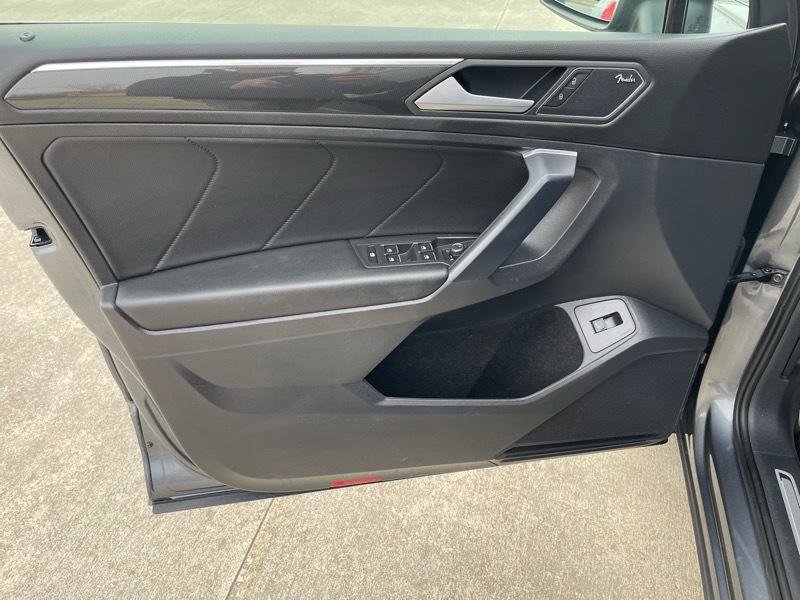 Used 2021 Volkswagen Tiguan SEL Premium R-Line image 26