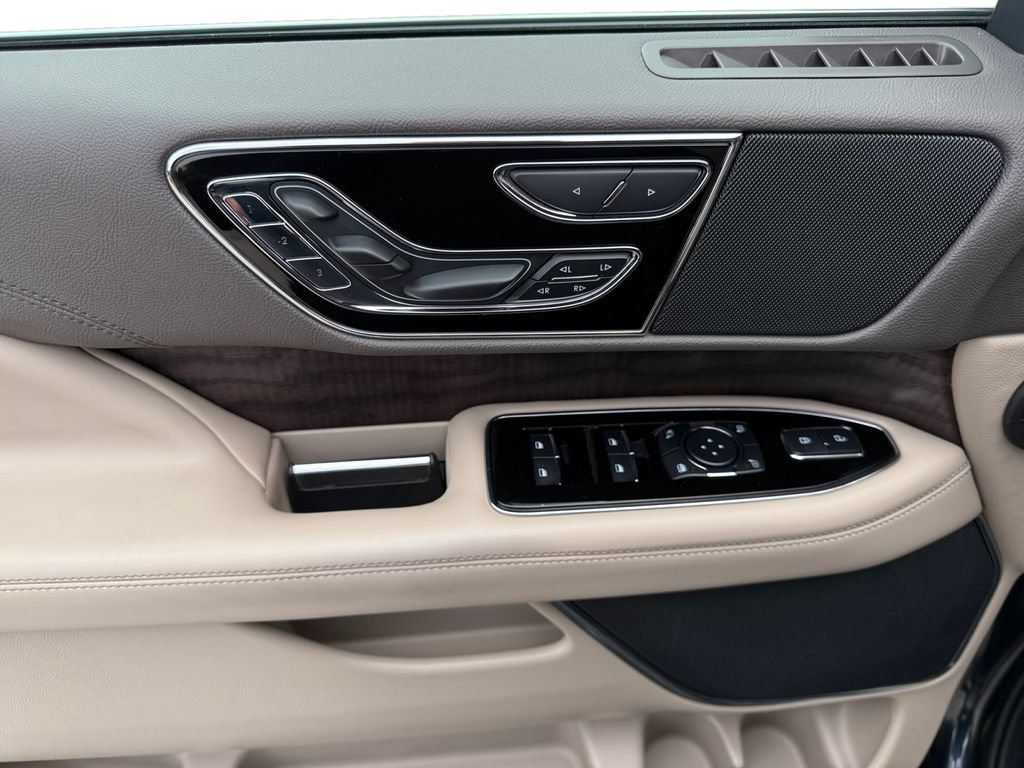 Used 2024 Lincoln Navigator Reserve AWD/4WD image 11