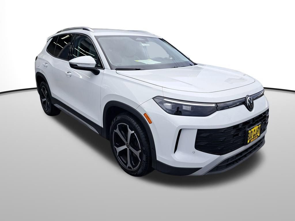 Used 2025 Volkswagen Tiguan SE image 8