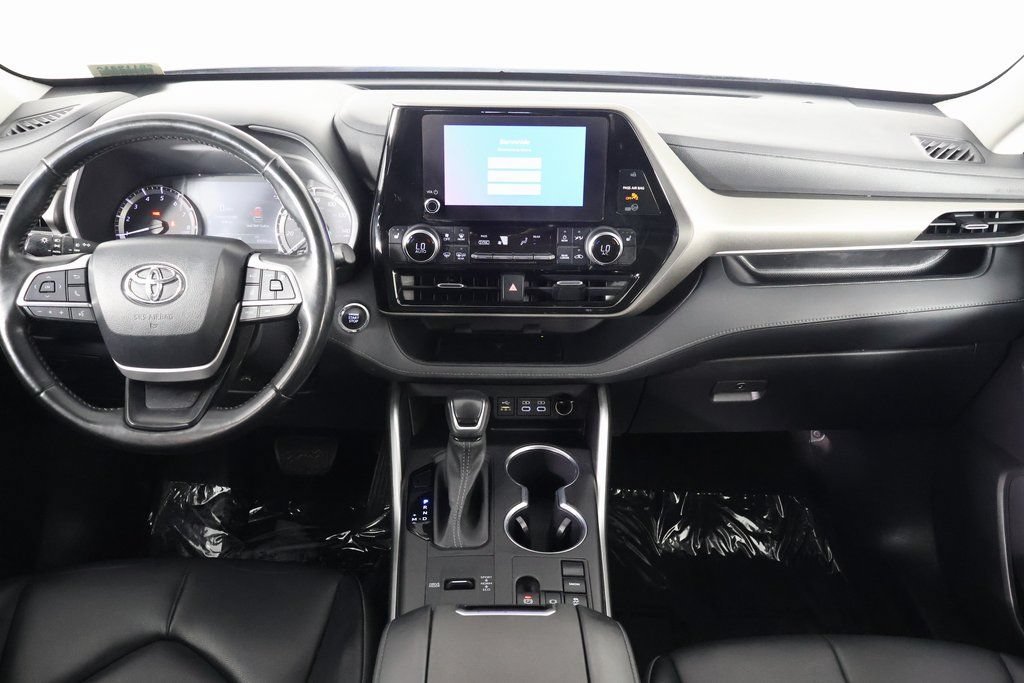 Used 2023 Toyota Highlander XLE FWD image 7