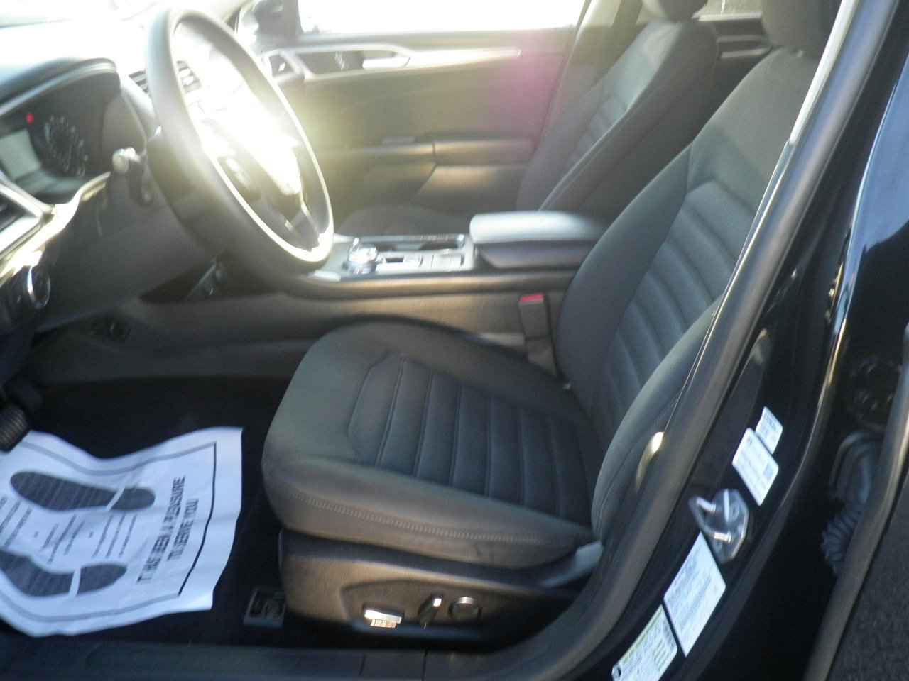 Used 2017 Ford Fusion SE image 15