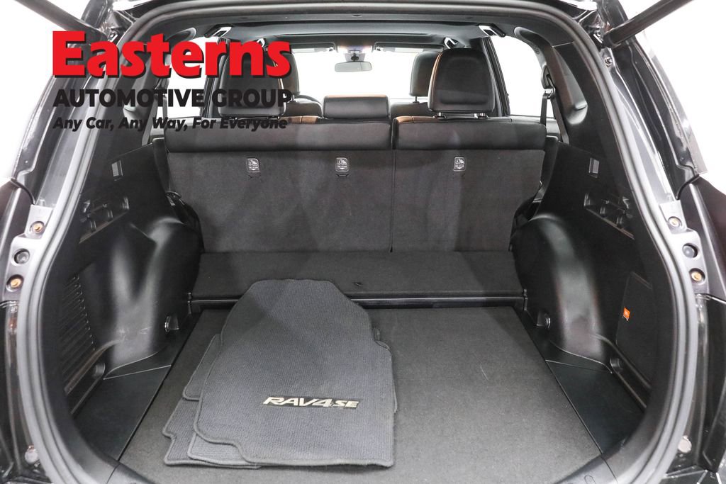 Used 2018 Toyota RAV4 SE image 9