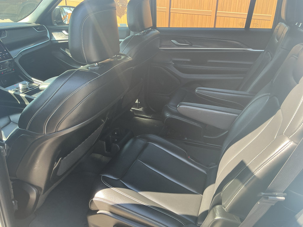 Used 2024 Jeep Grand Cherokee L Limited AWD/4WD image 18