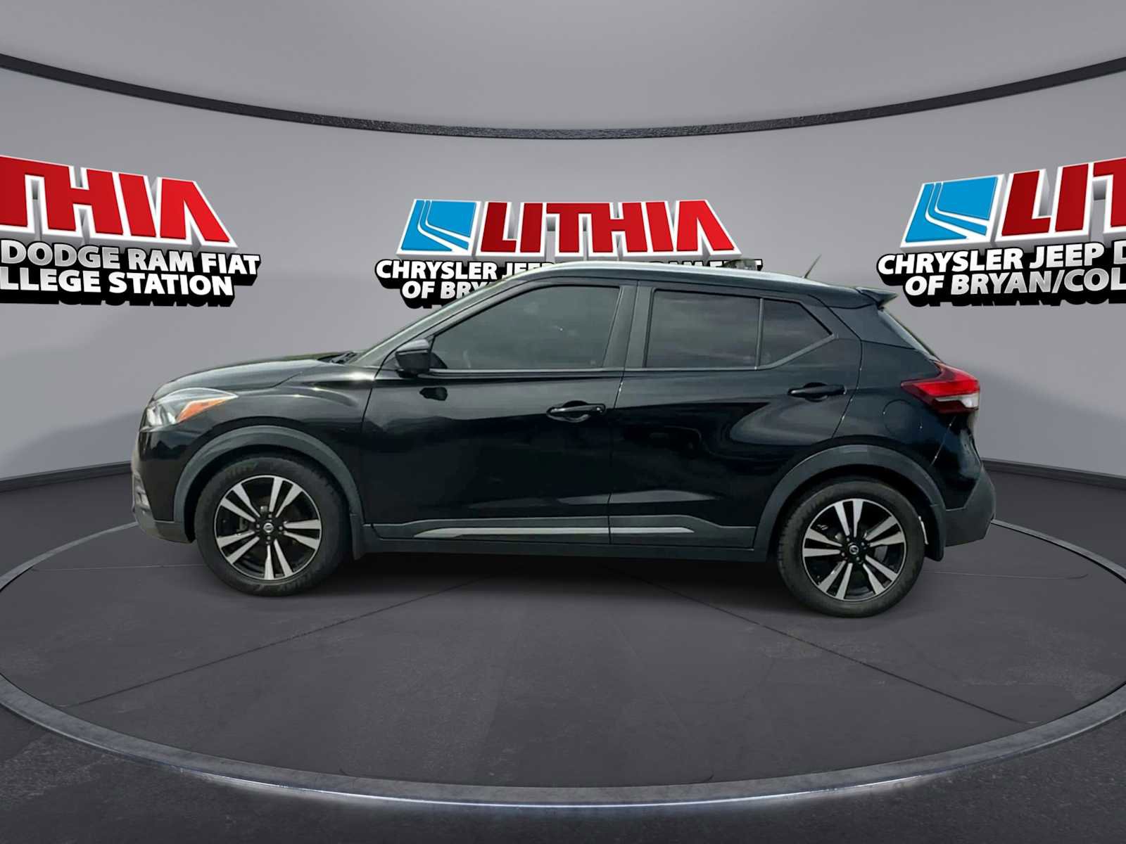 Used 2020 Nissan Kicks SR w/ SR Premium Package FWD image 5