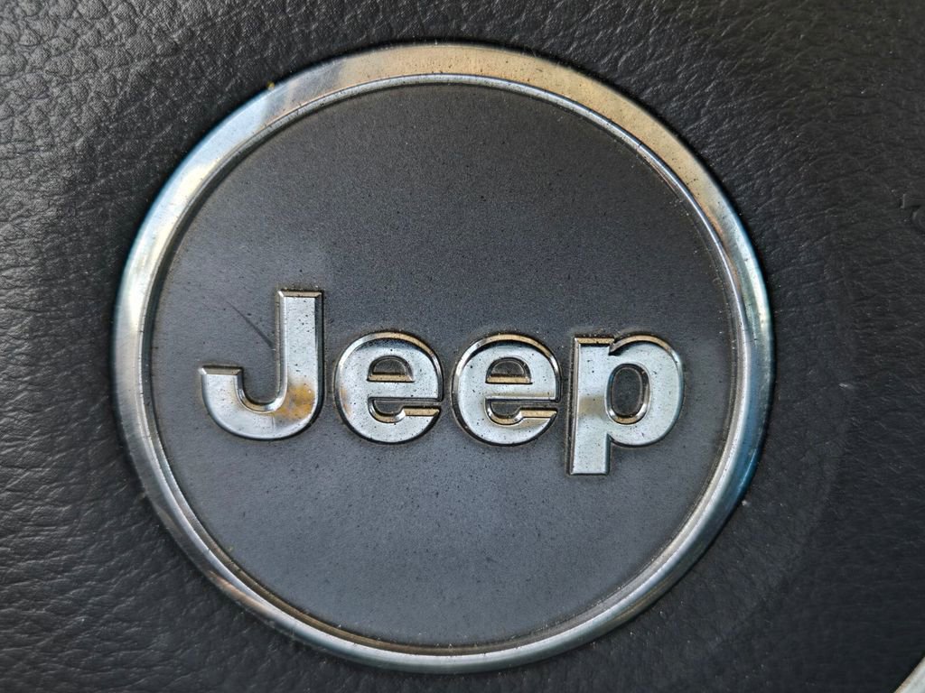 Used 2018 Jeep Wrangler Unlimited Sahara image 27