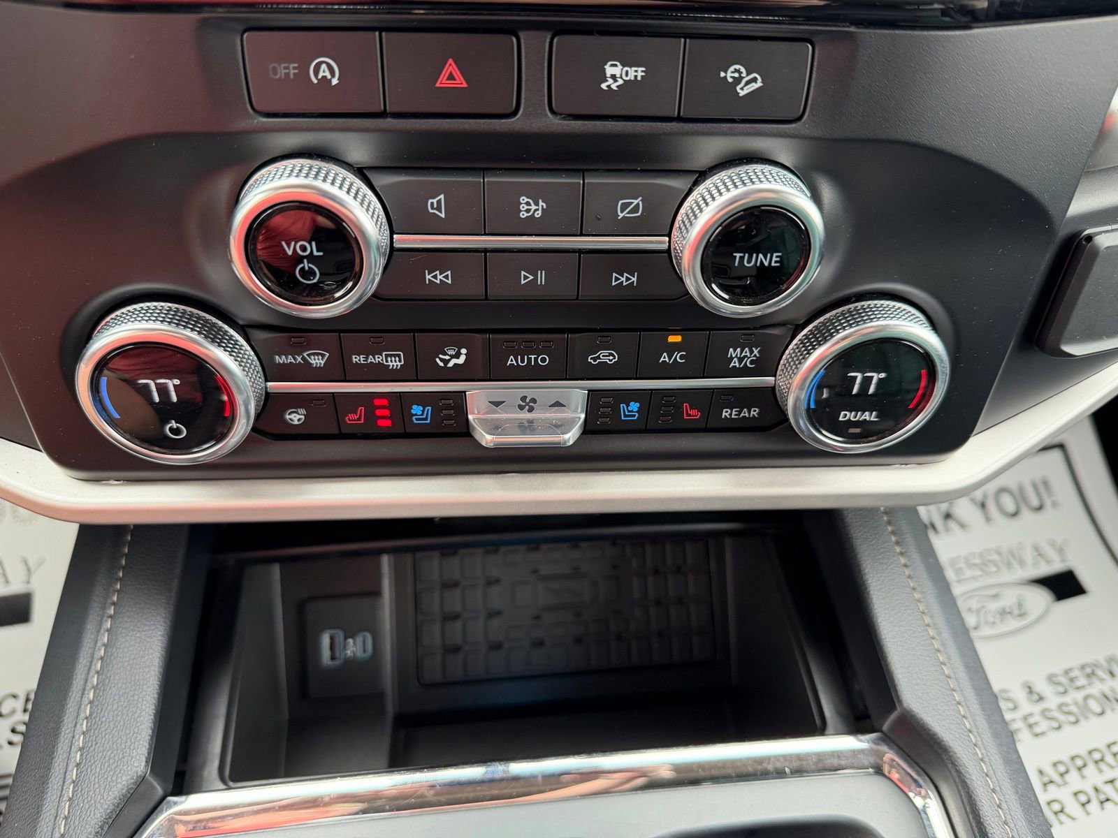 Used 2023 Ford Expedition XLT AWD/4WD image 24