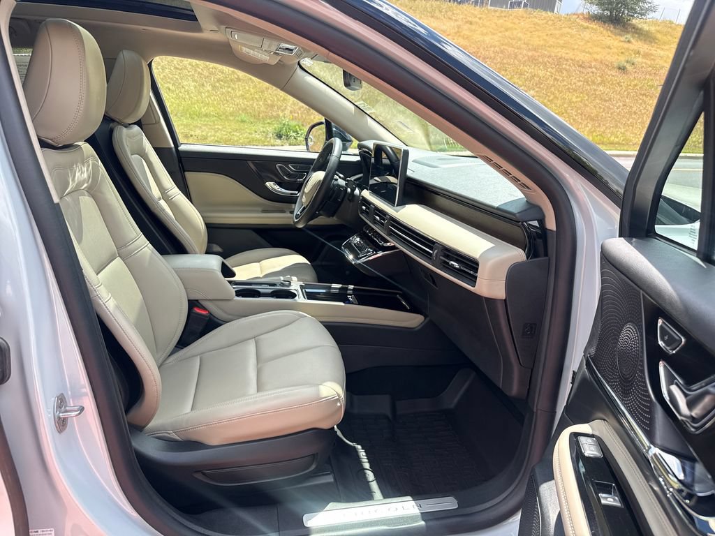 Certified 2025 Lincoln Corsair Grand Touring AWD/4WD image 32