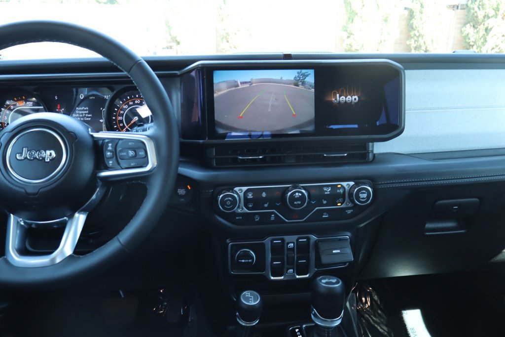 Certified 2026 Jeep Wrangler Unlimited Sahara AWD/4WD image 28