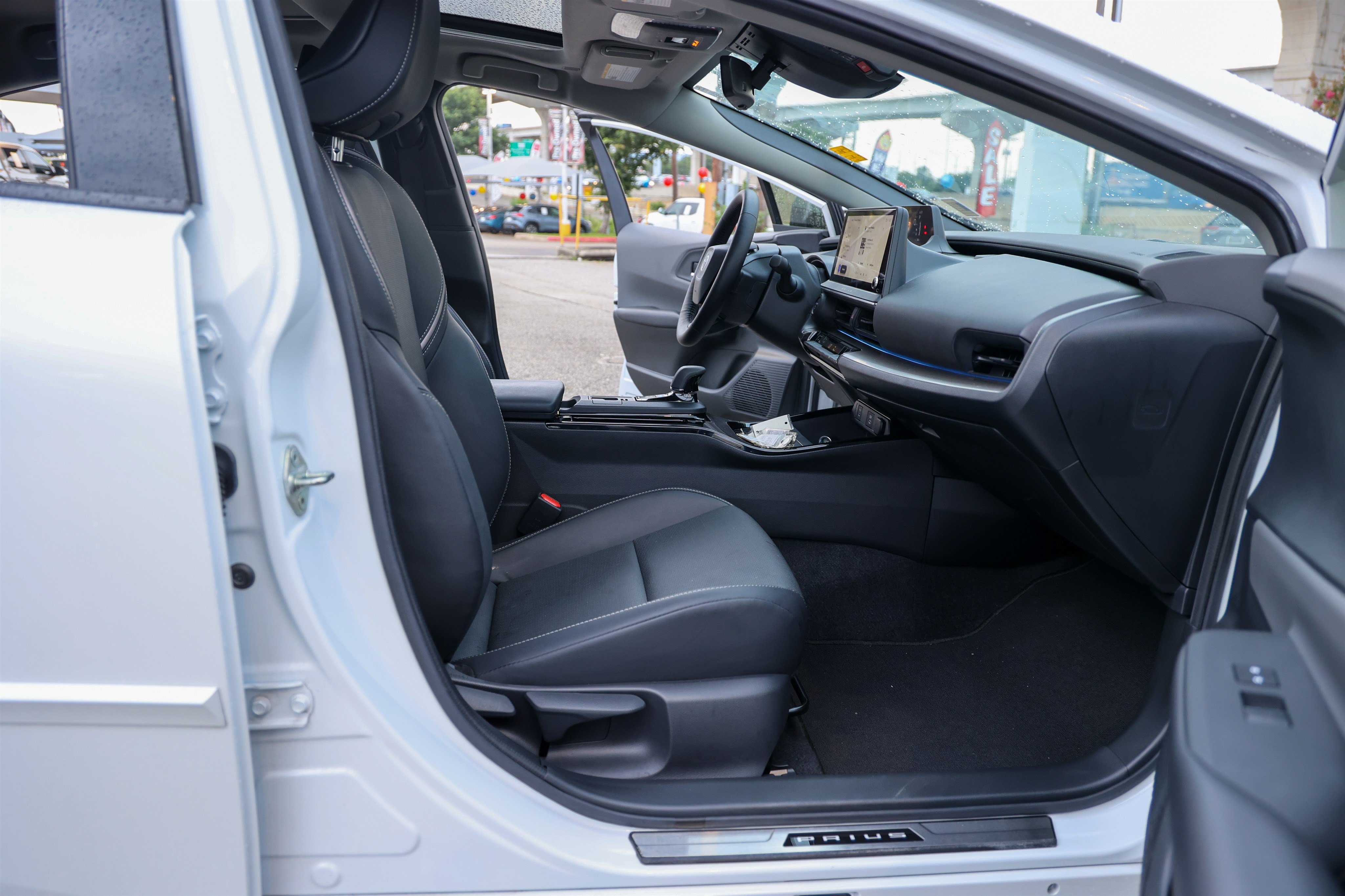Used 2023 Toyota Prius XLE FWD image 58