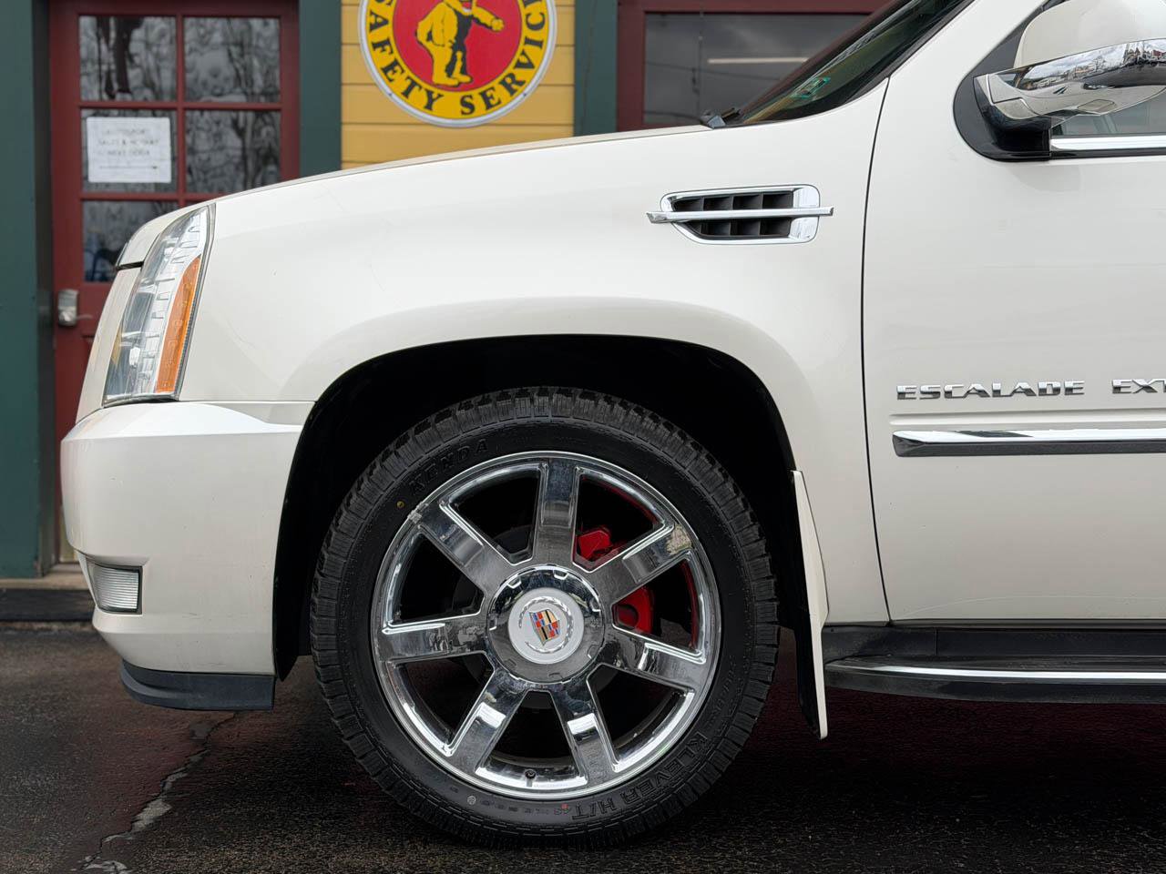 Used 2013 Cadillac Escalade EXT Luxury image 26