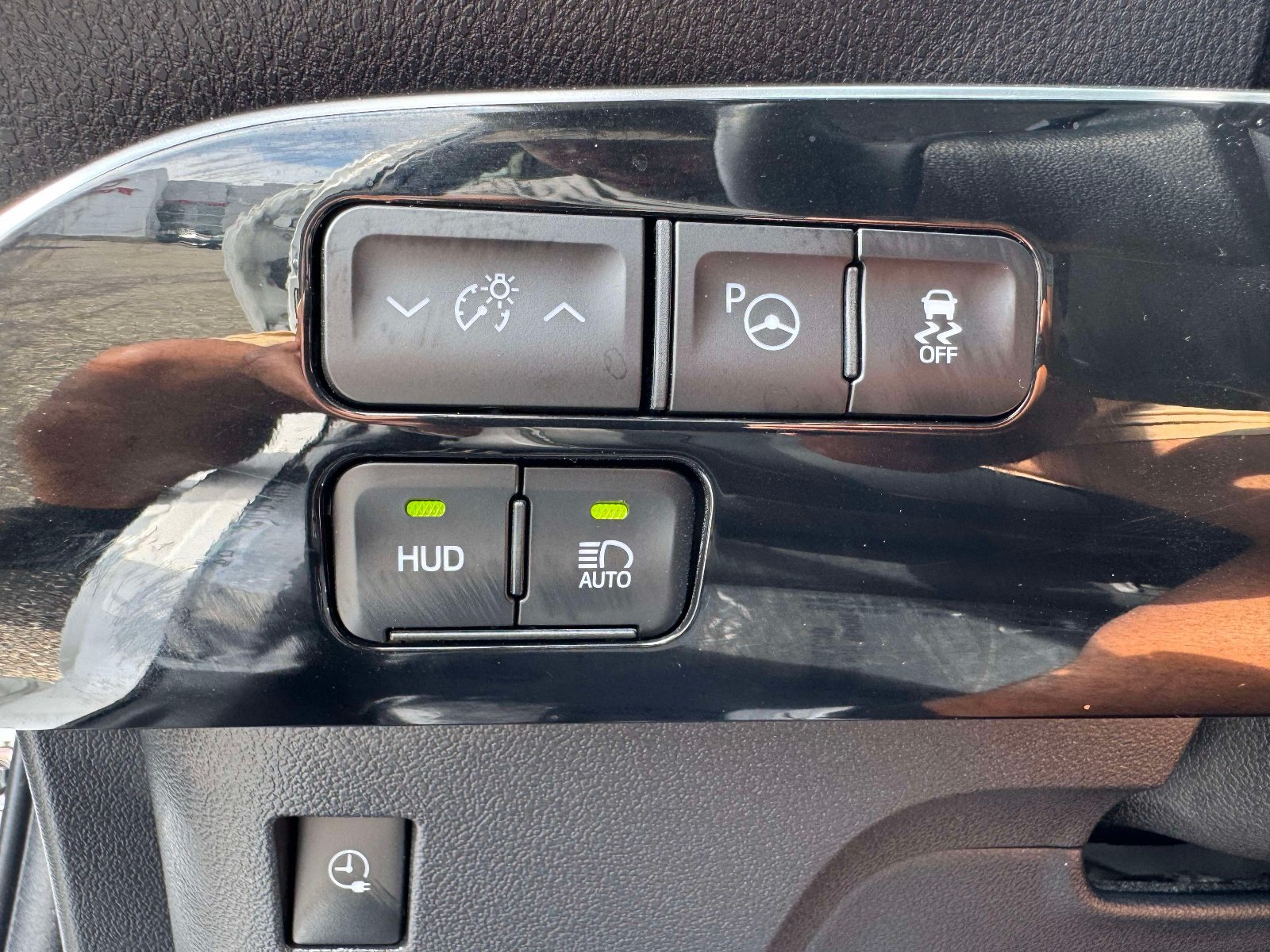 Certified 2021 Toyota Prius Prime Limited FWD image 30