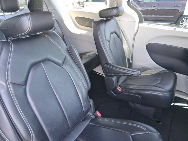 Used 2024 Chrysler Pacifica Touring-L FWD image 8