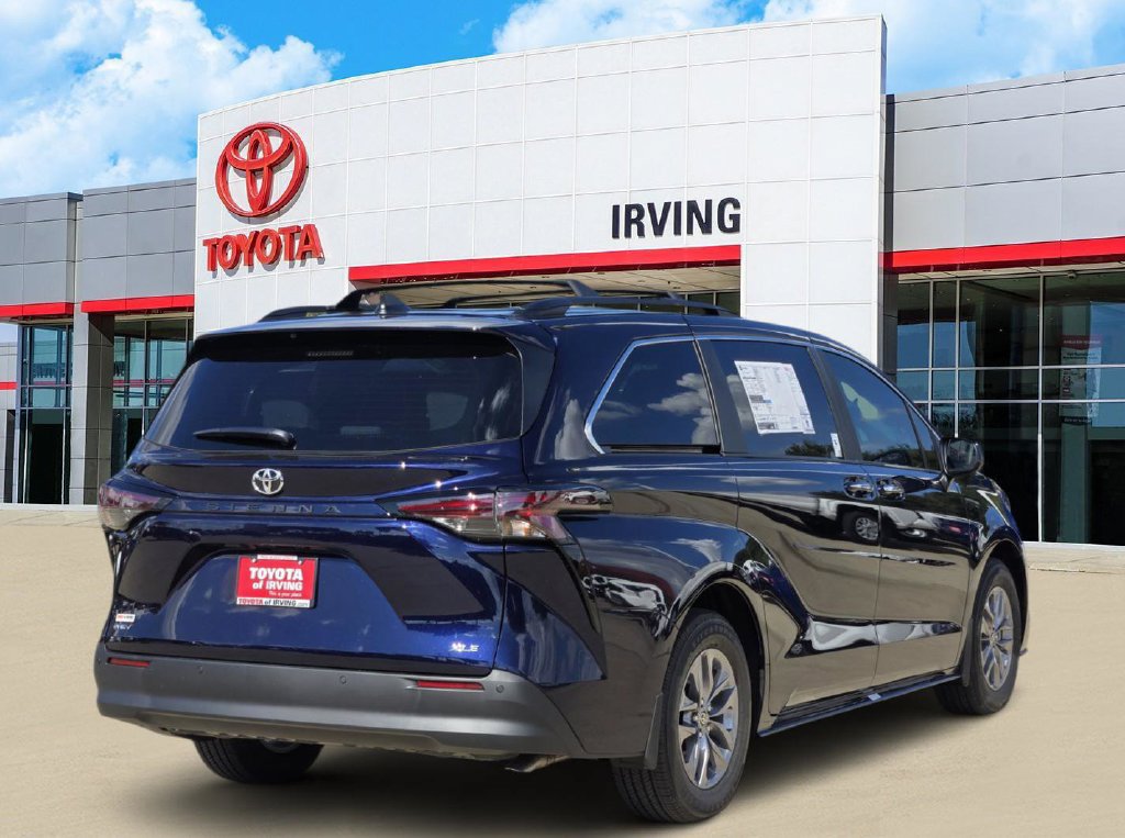 New 2026 Toyota Sienna XLE FWD image 4