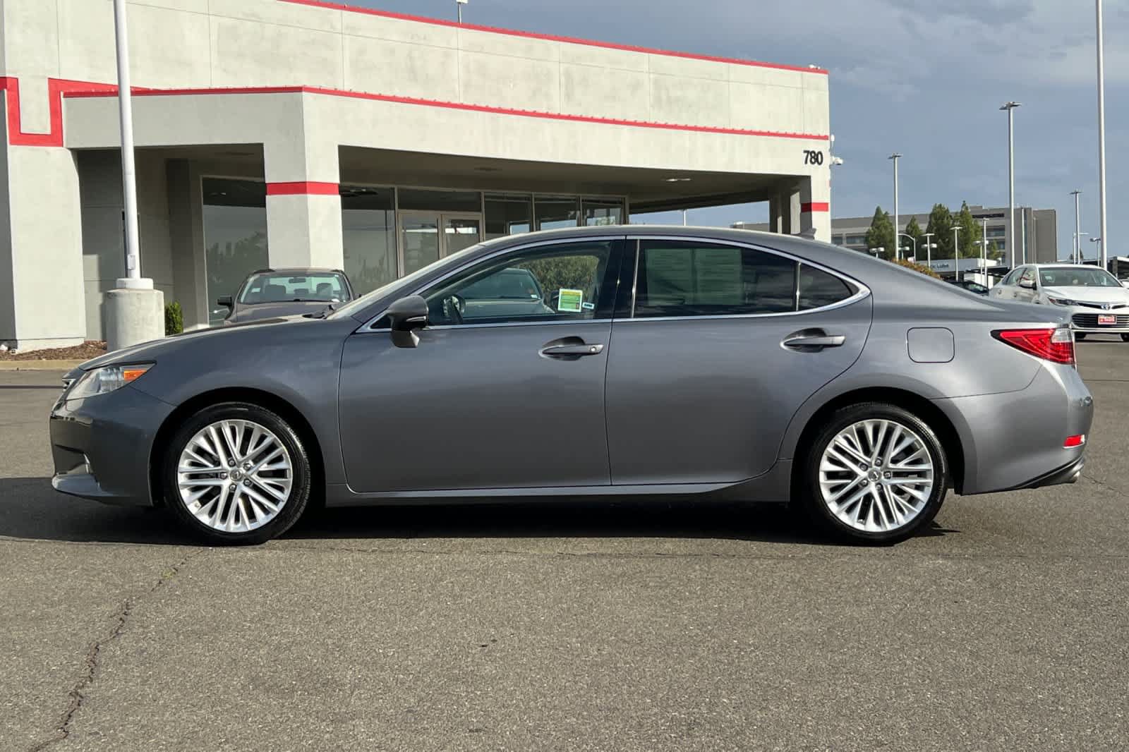 Used 2014 Lexus ES 350 w/ Luxury Package FWD image 9
