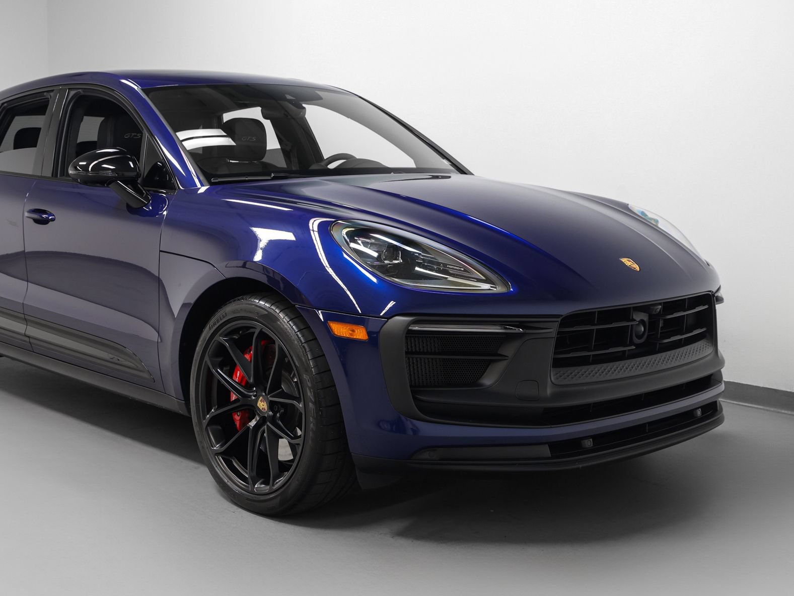 Certified 2024 Porsche Macan GTS w/ GTS Sport Package AWD/4WD image 9