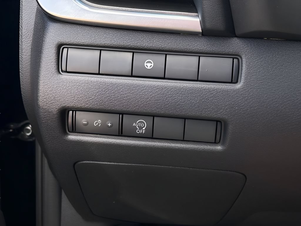 Used 2023 Nissan Rogue SV AWD/4WD image 21