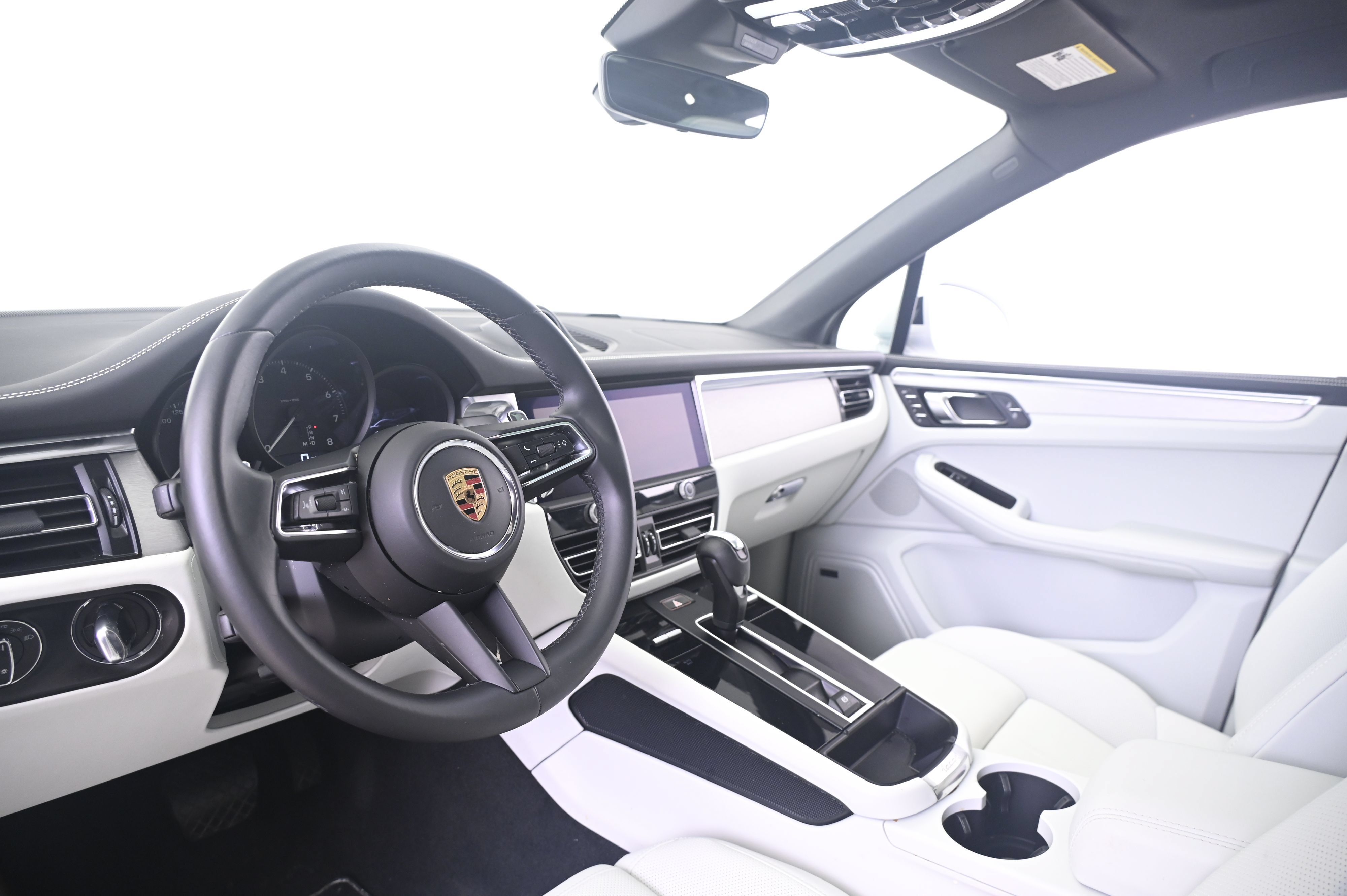 Certified 2023 Porsche Macan AWD/4WD image 4