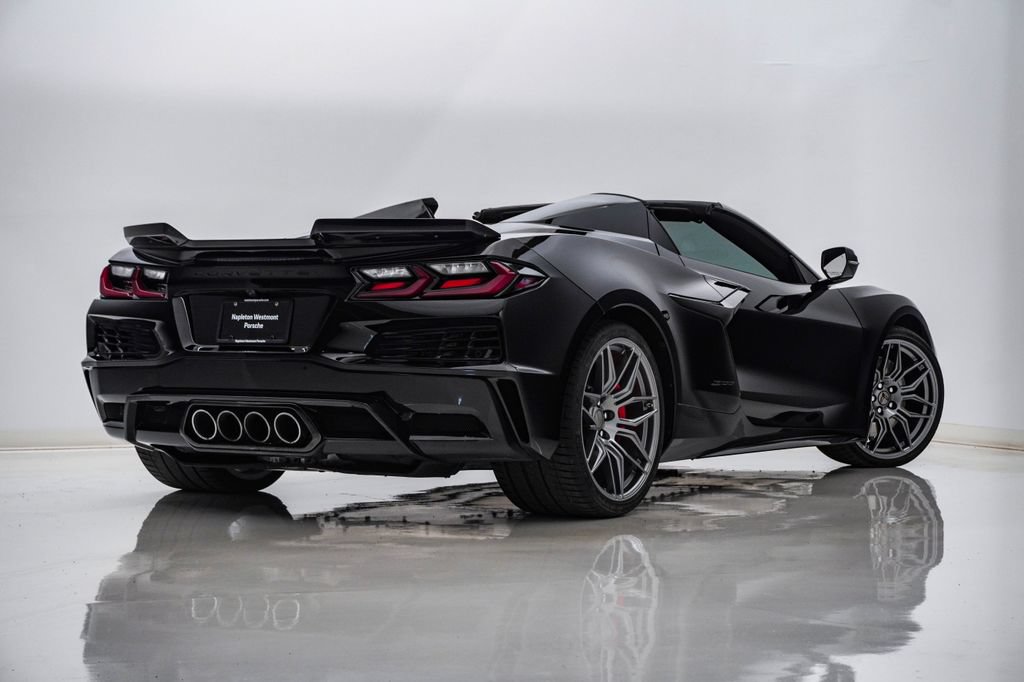 Used 2023 Chevrolet Corvette Z06 RWD image 11