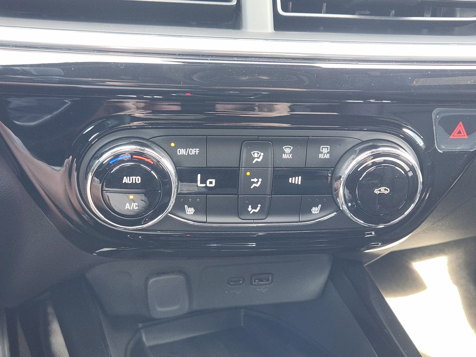 New 2026 Chevrolet Trax RS w/ Sunroof Package image 18