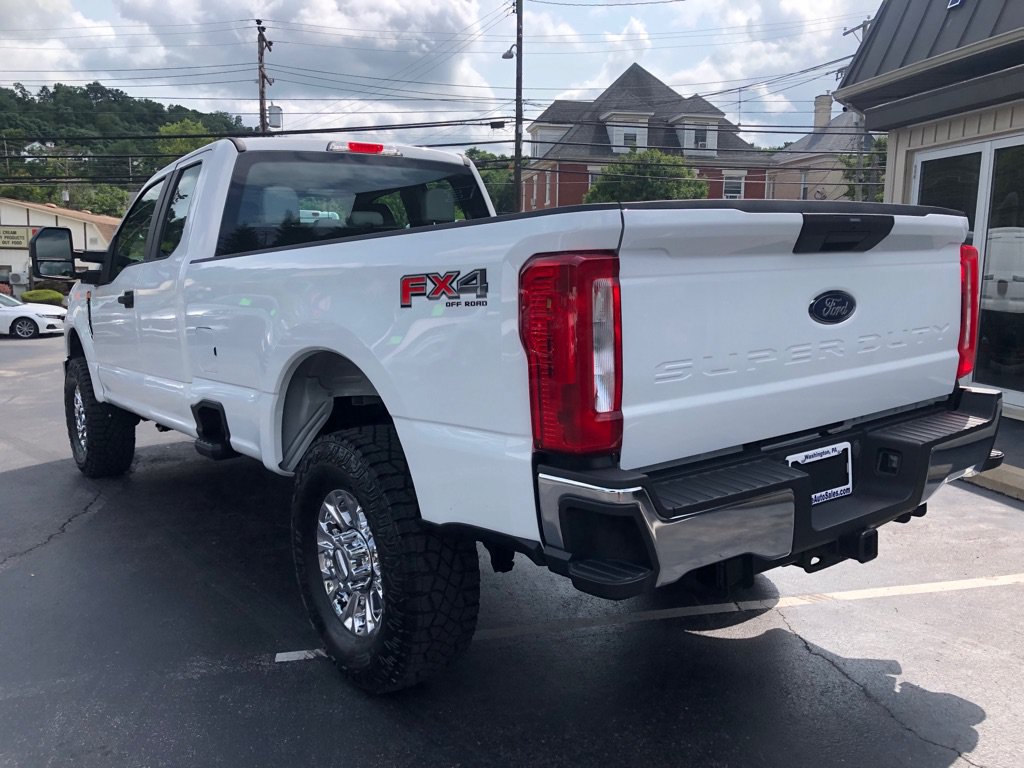 Used 2017 Ford F250 XL w/ Power Equipment Group AWD/4WD image 4