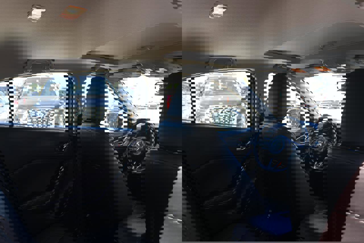 Used 2018 MAZDA MAZDA3 Touring image 16