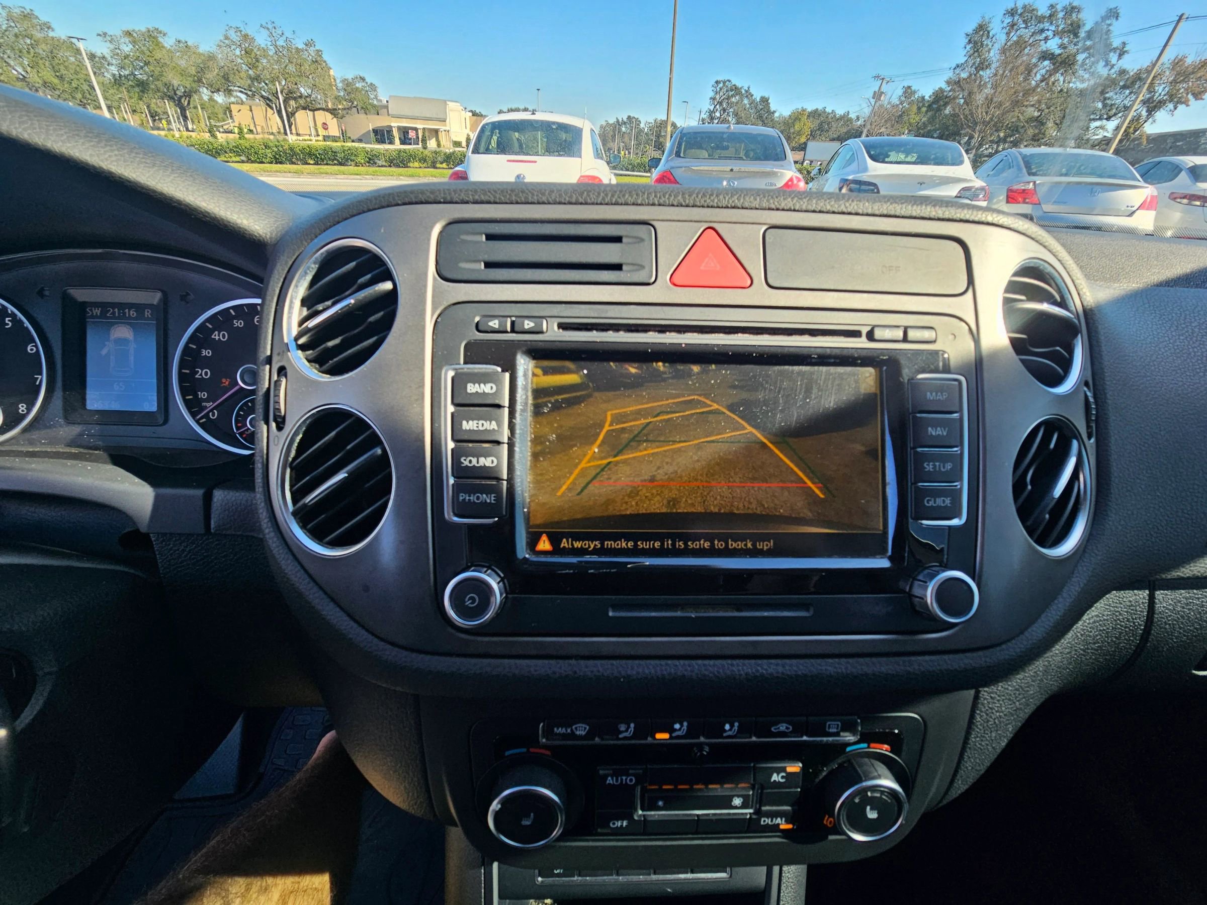 Used 2011 Volkswagen Tiguan SEL image 22