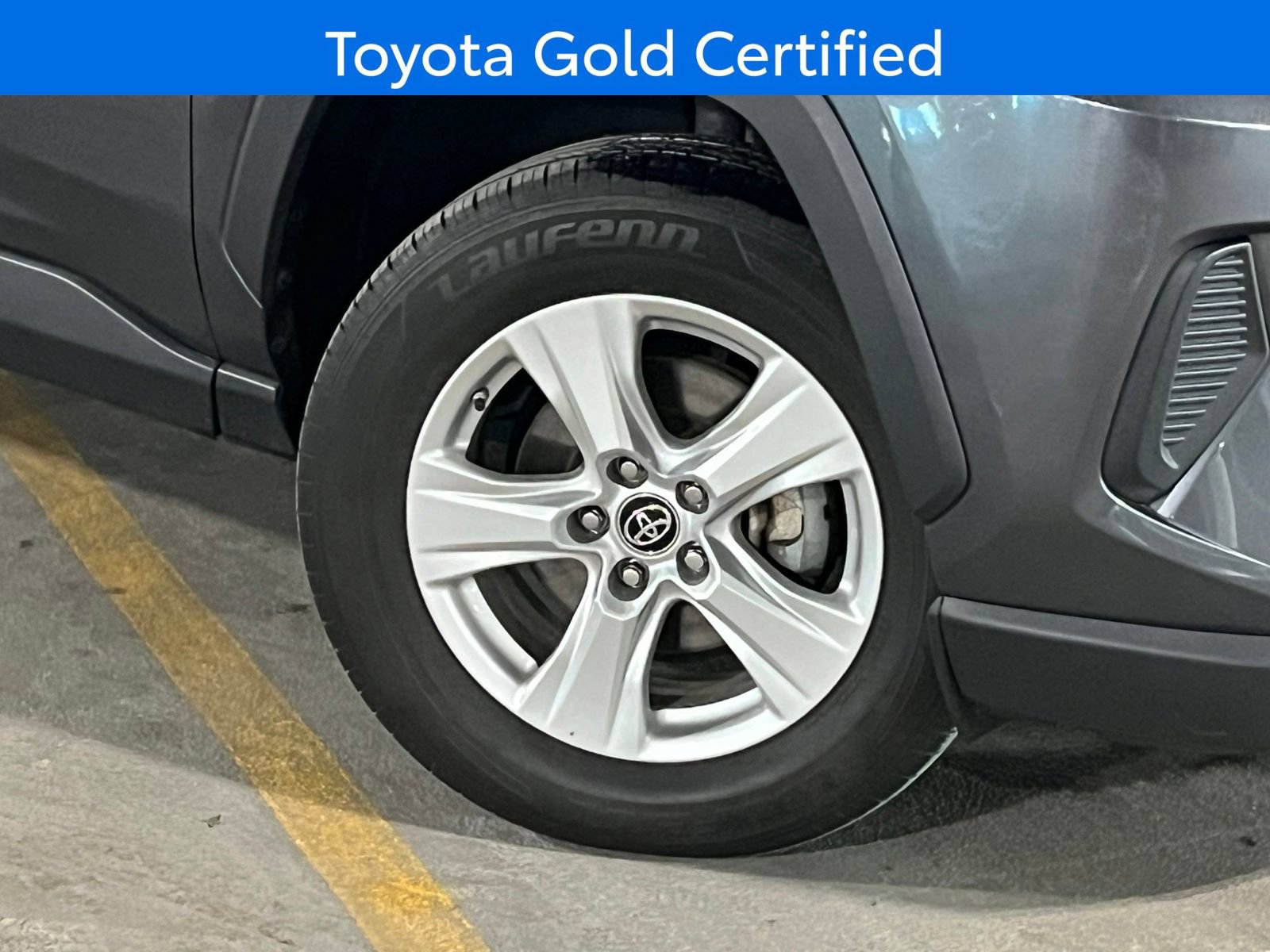 Used 2021 Toyota RAV4 LE AWD/4WD image 2