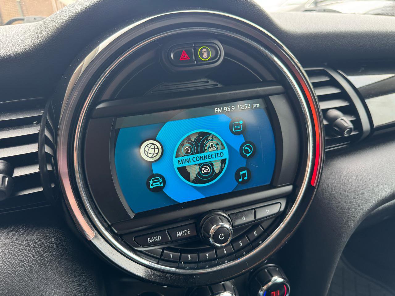 Used 2021 MINI Cooper 2-Door Hardtop w/ Storage Package image 19