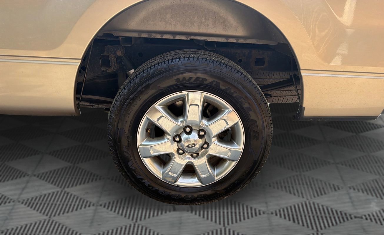 Used 2014 Ford F150 XLT w/ XLT Chrome Package image 33