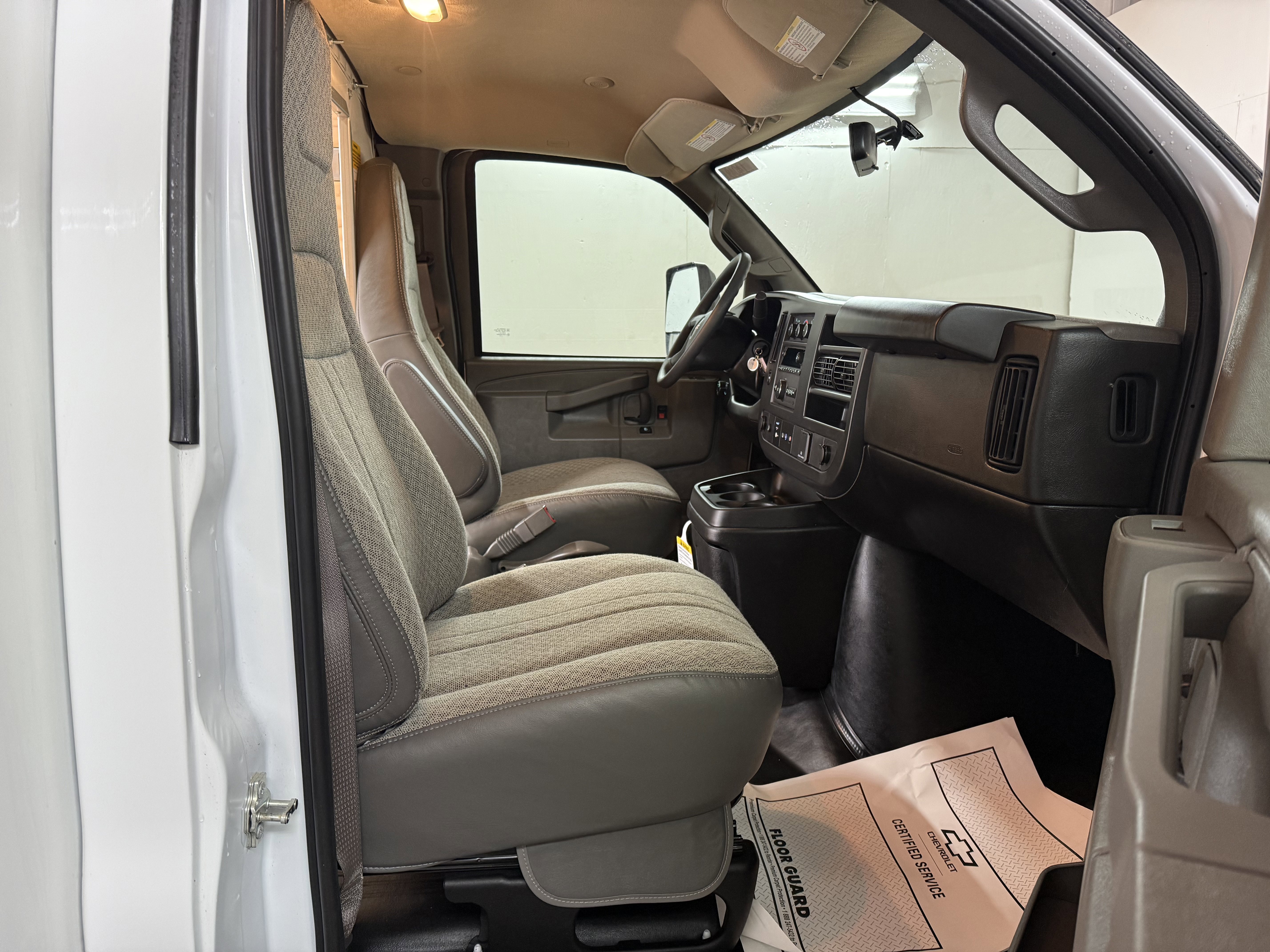New 2024 GMC Savana 3500 w/ Power Convenience Package image 27
