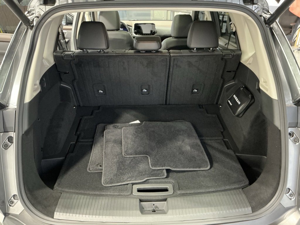 Used 2023 Nissan Rogue Platinum w/ Platinum Premium Package image 32