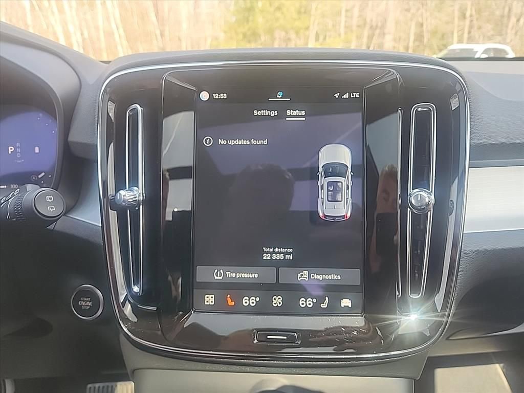 Certified 2025 Volvo XC40 B5 Core AWD/4WD image 19