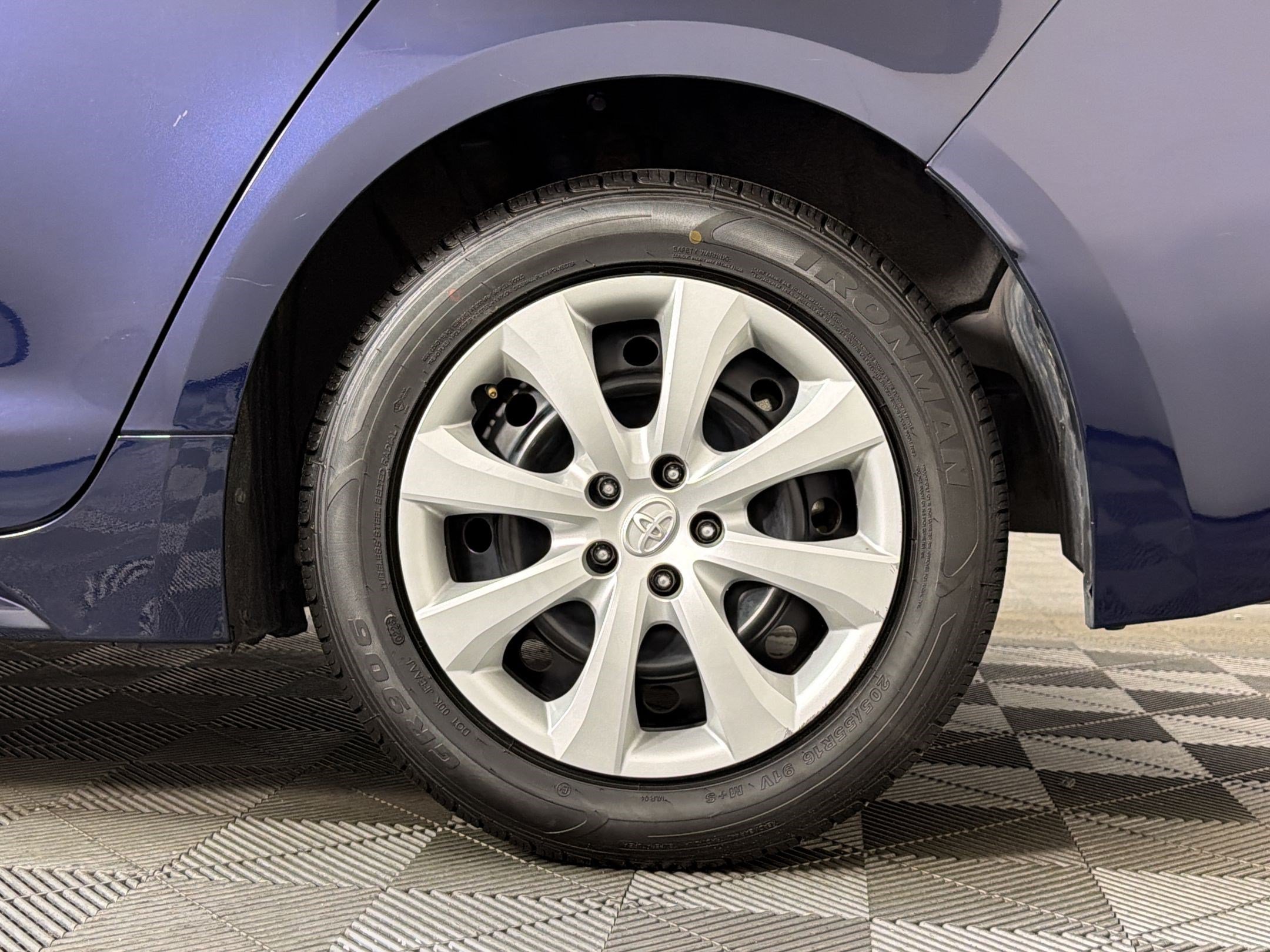 Used 2024 Toyota Corolla LE FWD image 11