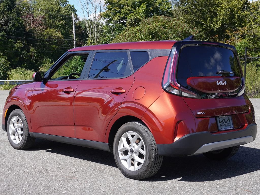 Used 2025 Kia Soul LX w/ LX Technology Package FWD image 7